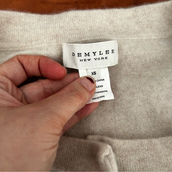 Demylee Sz XS 100% Cashmere Cardigan Sweater Pockets SO SOFT Oversized - Picture 9 of 9